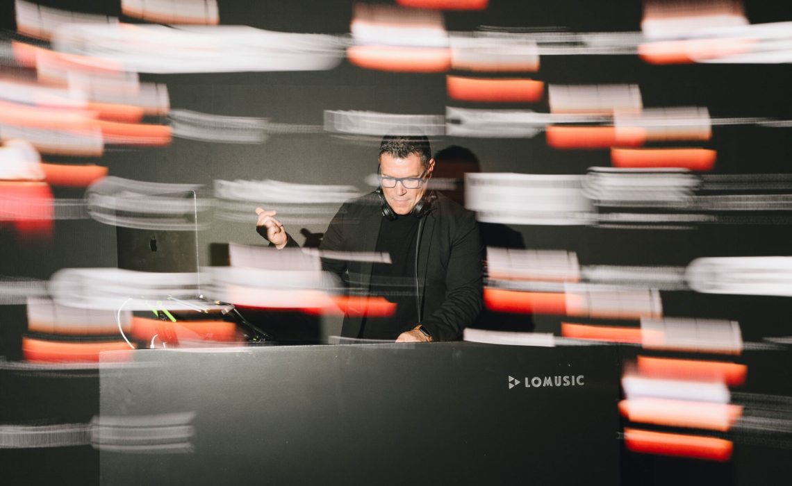 DJ001