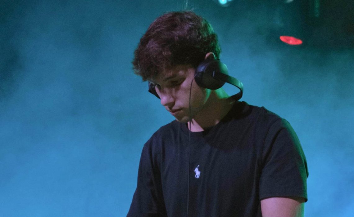 DJ003