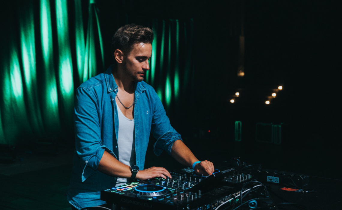 DJ048 - Robin