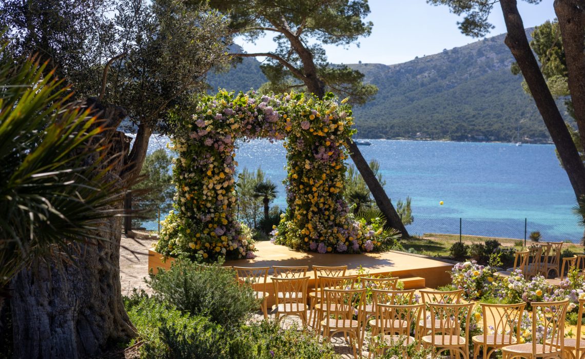 FOUR SEASONS BODA CEREMONIA CON TARIMA DE MADERA Y ESTRUCTURA TRUSS FORRADO DE MADERA Y PISTA DE BAILE VINILADA-14