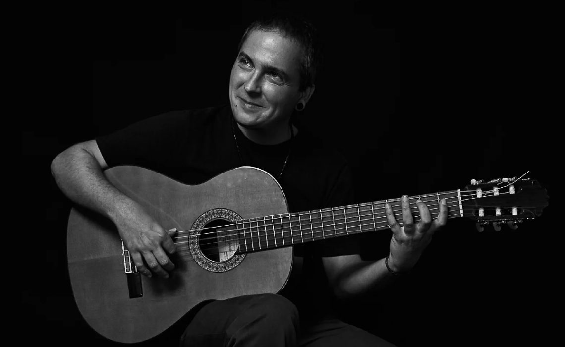 REF: 033 – CLASSICAL GUITARIST